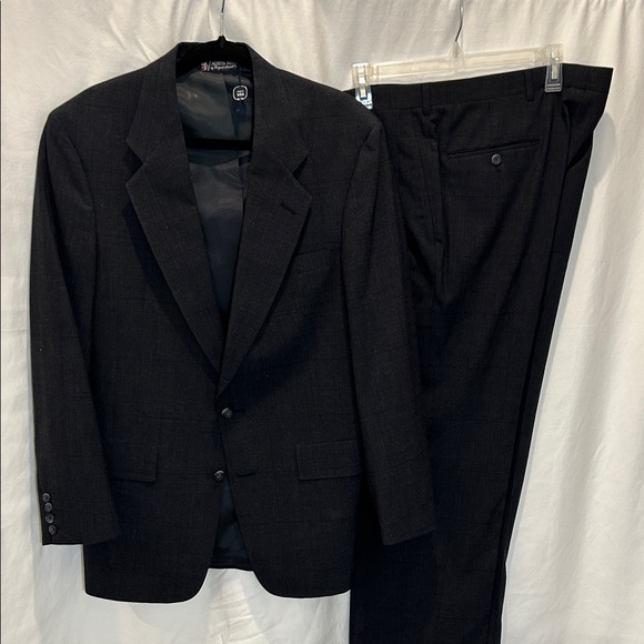 Austin Reed Classic Men's Suit Size 39R / Pant 32 Dark Grey